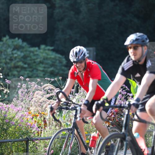 08.09.2024 - Stadtparktriathlon Zöllner http://msf.ph/oto/7017387 08.09.2024 09:56:19 Radfahren 209, 231 meine-sportfotos.de