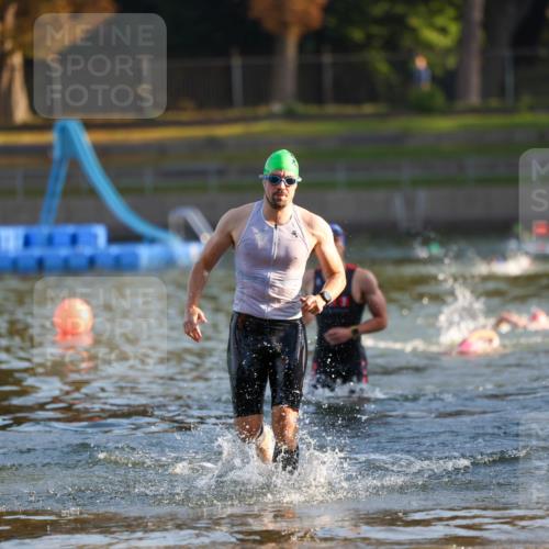 08.09.2024 - Stadtparktriathlon Michael Strokosch http://msf.ph/oto/7017663 08.09.2024 08:57:16 Schwimmen 114, 122 meine-sportfotos.de