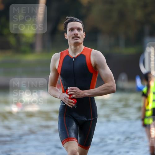 08.09.2024 - Stadtparktriathlon Michael Strokosch http://msf.ph/oto/7017988 08.09.2024 08:57:39 Schwimmen 106, 126 meine-sportfotos.de