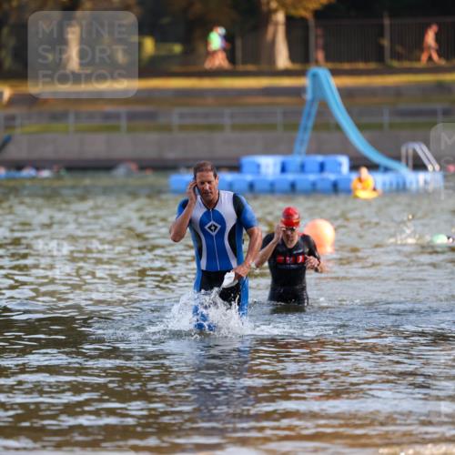 08.09.2024 - Stadtparktriathlon Michael Strokosch http://msf.ph/oto/7018069 08.09.2024 08:58:05 Schwimmen 102, 158 meine-sportfotos.de