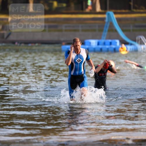 08.09.2024 - Stadtparktriathlon Michael Strokosch http://msf.ph/oto/7018094 08.09.2024 08:58:07 Schwimmen 102, 158 meine-sportfotos.de