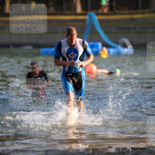 08.09.2024 - Stadtparktriathlon Michael Strokosch http://msf.ph/oto/7018129 08.09.2024 08:58:09 Schwimmen 102, 158 meine-sportfotos.de