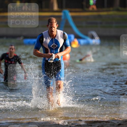 08.09.2024 - Stadtparktriathlon Michael Strokosch http://msf.ph/oto/7018160 08.09.2024 08:58:09 Schwimmen 102, 158 meine-sportfotos.de