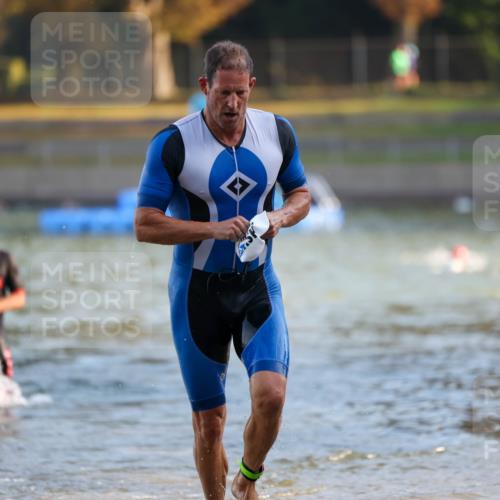 08.09.2024 - Stadtparktriathlon Michael Strokosch http://msf.ph/oto/7018198 08.09.2024 08:58:11 Schwimmen 102, 158 meine-sportfotos.de