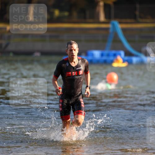08.09.2024 - Stadtparktriathlon Michael Strokosch http://msf.ph/oto/7018259 08.09.2024 08:58:14 Schwimmen 102, 158 meine-sportfotos.de
