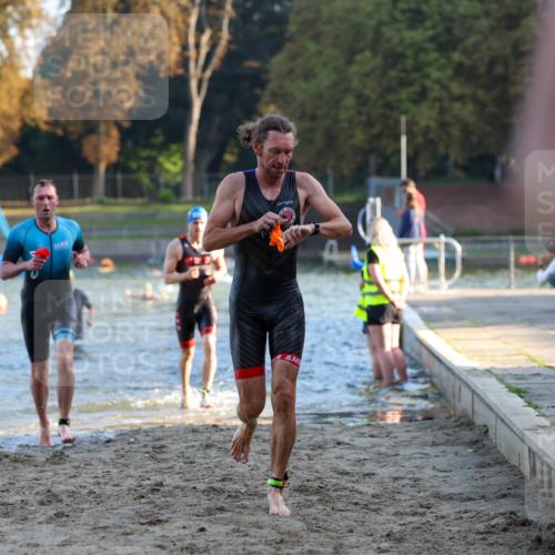 08.09.2024 - Stadtparktriathlon Michael Strokosch http://msf.ph/oto/7018698 08.09.2024 08:58:50 Schwimmen 93, 98, 110, 115, 127 meine-sportfotos.de