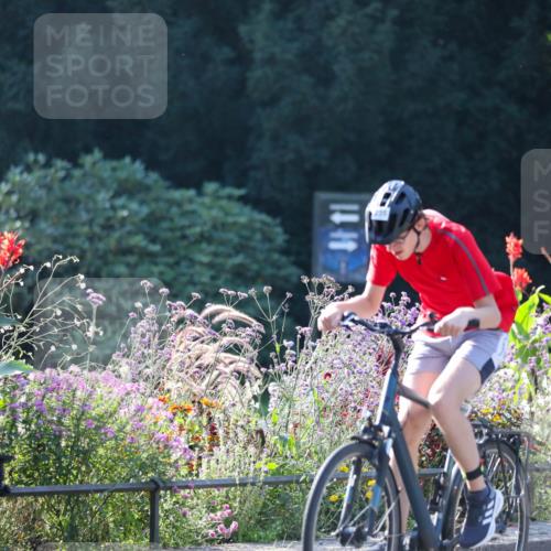 08.09.2024 - Stadtparktriathlon Zöllner http://msf.ph/oto/7018876 08.09.2024 10:07:54 Radfahren 233, 235 meine-sportfotos.de