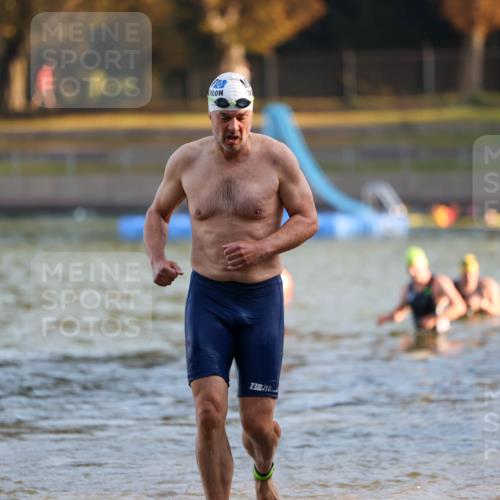 08.09.2024 - Stadtparktriathlon Michael Strokosch http://msf.ph/oto/7018966 08.09.2024 08:59:04 Schwimmen 94, 104 meine-sportfotos.de
