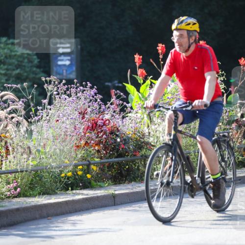 08.09.2024 - Stadtparktriathlon Zöllner http://msf.ph/oto/7019125 08.09.2024 10:09:20 Radfahren 210, 232 meine-sportfotos.de