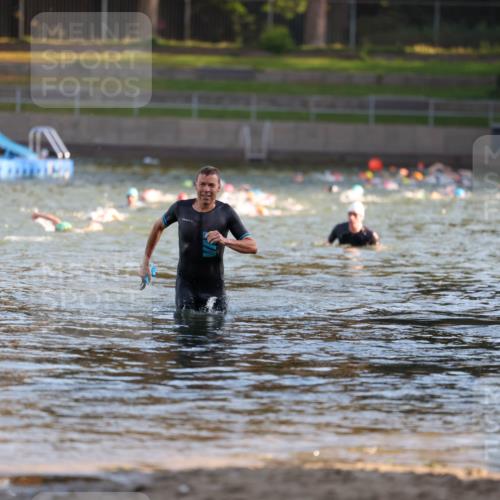 08.09.2024 - Stadtparktriathlon Michael Strokosch http://msf.ph/oto/7019629 08.09.2024 08:59:59 Schwimmen 121 meine-sportfotos.de