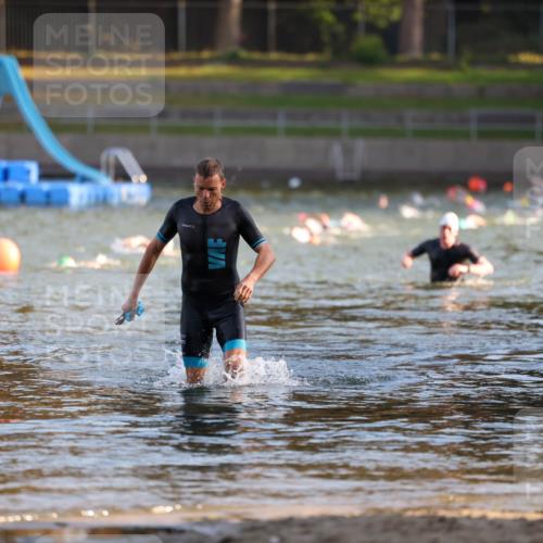 08.09.2024 - Stadtparktriathlon Michael Strokosch http://msf.ph/oto/7019654 08.09.2024 09:00:03 Schwimmen 121 meine-sportfotos.de