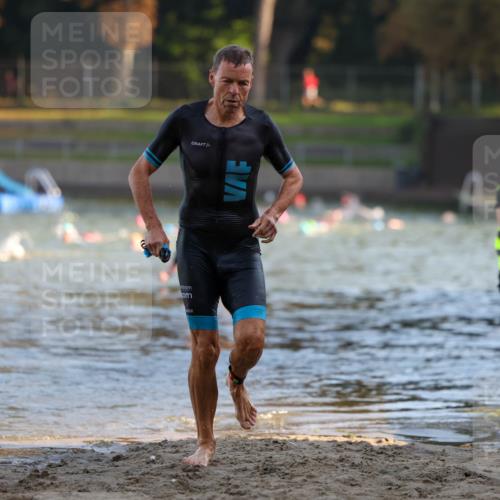 08.09.2024 - Stadtparktriathlon Michael Strokosch http://msf.ph/oto/7019673 08.09.2024 09:00:09 Schwimmen 121 meine-sportfotos.de