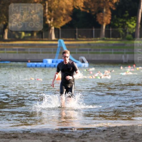 08.09.2024 - Stadtparktriathlon Michael Strokosch http://msf.ph/oto/7019748 08.09.2024 09:00:21 Schwimmen 111 meine-sportfotos.de