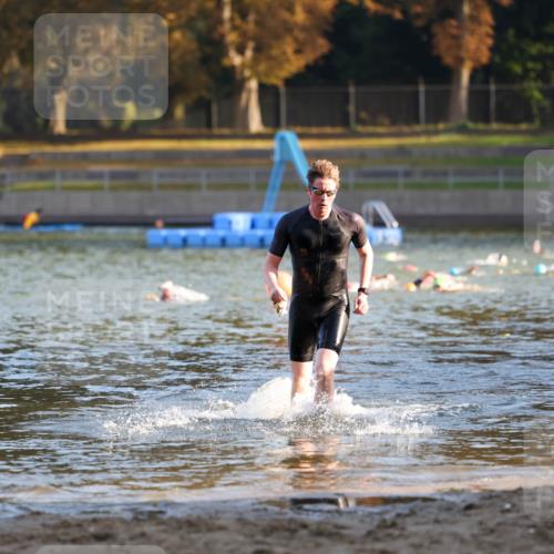 08.09.2024 - Stadtparktriathlon Michael Strokosch http://msf.ph/oto/7019761 08.09.2024 09:00:21 Schwimmen 111 meine-sportfotos.de