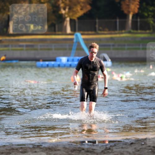 08.09.2024 - Stadtparktriathlon Michael Strokosch http://msf.ph/oto/7019772 08.09.2024 09:00:22 Schwimmen 111 meine-sportfotos.de