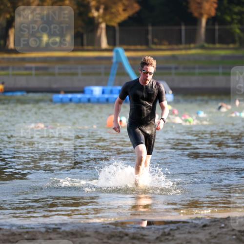 08.09.2024 - Stadtparktriathlon Michael Strokosch http://msf.ph/oto/7019782 08.09.2024 09:00:22 Schwimmen 111 meine-sportfotos.de