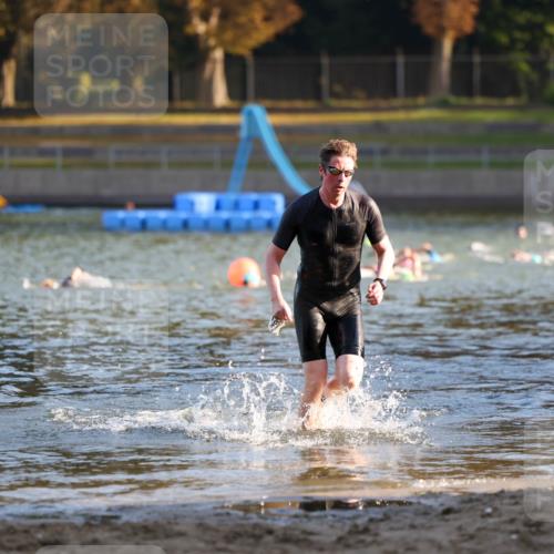 08.09.2024 - Stadtparktriathlon Michael Strokosch http://msf.ph/oto/7019789 08.09.2024 09:00:22 Schwimmen 111 meine-sportfotos.de