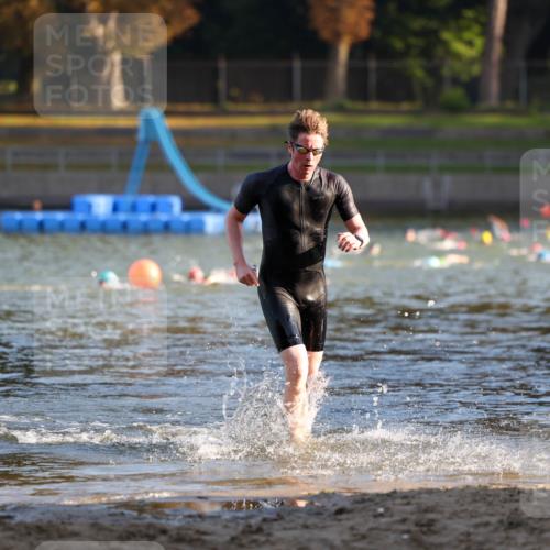 08.09.2024 - Stadtparktriathlon Michael Strokosch http://msf.ph/oto/7019809 08.09.2024 09:00:23 Schwimmen 111 meine-sportfotos.de