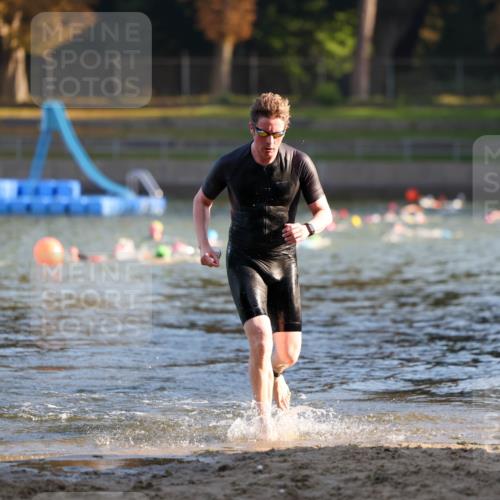 08.09.2024 - Stadtparktriathlon Michael Strokosch http://msf.ph/oto/7019835 08.09.2024 09:00:24 Schwimmen 111 meine-sportfotos.de