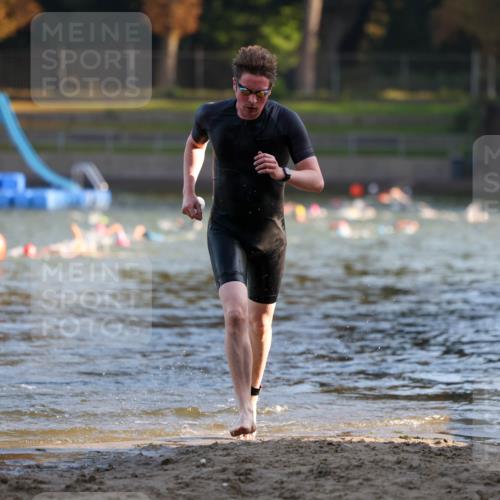 08.09.2024 - Stadtparktriathlon Michael Strokosch http://msf.ph/oto/7019868 08.09.2024 09:00:24 Schwimmen 111 meine-sportfotos.de
