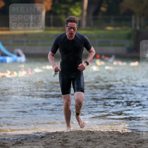 08.09.2024 - Stadtparktriathlon Michael Strokosch http://msf.ph/oto/7019876 08.09.2024 09:00:25 Schwimmen 111 meine-sportfotos.de