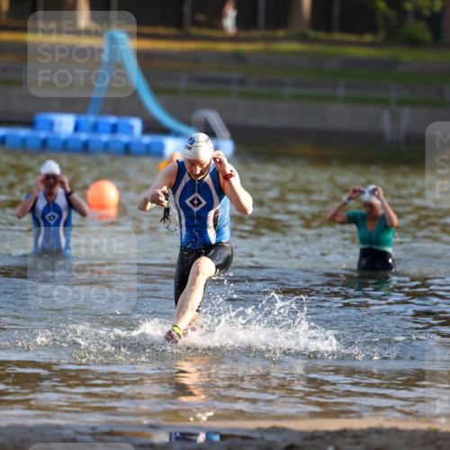08.09.2024 - Stadtparktriathlon Michael Strokosch http://msf.ph/oto/7019886 08.09.2024 09:02:36 Schwimmen 101, 103 meine-sportfotos.de