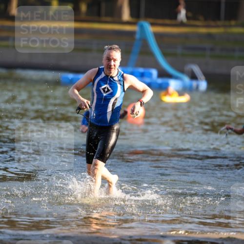 08.09.2024 - Stadtparktriathlon Michael Strokosch http://msf.ph/oto/7019902 08.09.2024 09:02:37 Schwimmen 101, 103 meine-sportfotos.de
