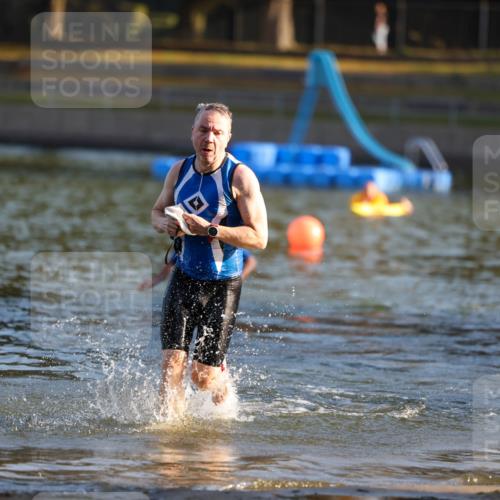08.09.2024 - Stadtparktriathlon Michael Strokosch http://msf.ph/oto/7019912 08.09.2024 09:02:38 Schwimmen 101, 103 meine-sportfotos.de