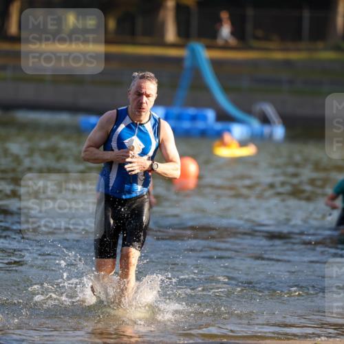 08.09.2024 - Stadtparktriathlon Michael Strokosch http://msf.ph/oto/7019918 08.09.2024 09:02:38 Schwimmen 101, 103 meine-sportfotos.de