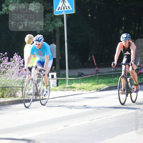 08.09.2024 - Stadtparktriathlon Zöllner http://msf.ph/oto/7020000 08.09.2024 10:15:55 Radfahren 204, 210, 228, 243, 250, 251, 353 meine-sportfotos.de