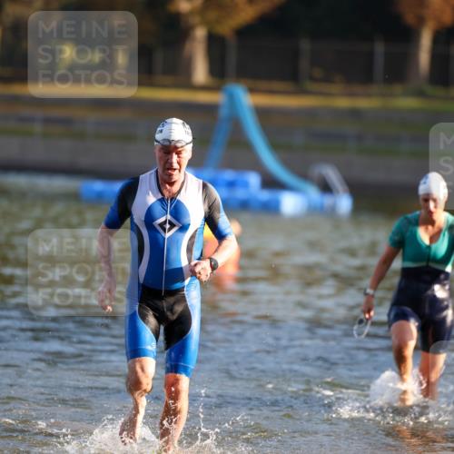 08.09.2024 - Stadtparktriathlon Michael Strokosch http://msf.ph/oto/7020032 08.09.2024 09:02:46 Schwimmen 100, 101 meine-sportfotos.de