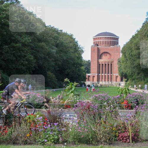 08.09.2024 - Stadtparktriathlon Zöllner http://msf.ph/oto/7020359 08.09.2024 12:20:04 Radfahren 932, 939 meine-sportfotos.de
