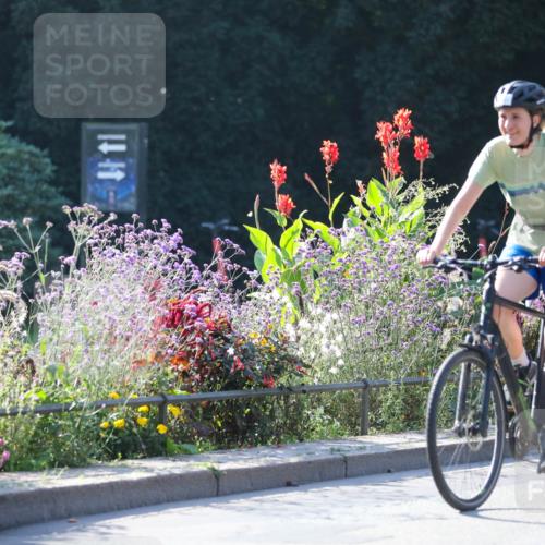 08.09.2024 - Stadtparktriathlon Zöllner http://msf.ph/oto/7020545 08.09.2024 10:19:03 Radfahren 184, 211, 307, 357 meine-sportfotos.de