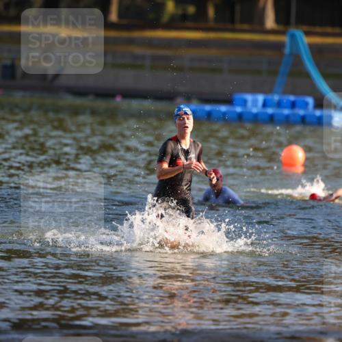 08.09.2024 - Stadtparktriathlon Michael Strokosch http://msf.ph/oto/7020739 08.09.2024 09:06:05 Schwimmen 153, 154 meine-sportfotos.de