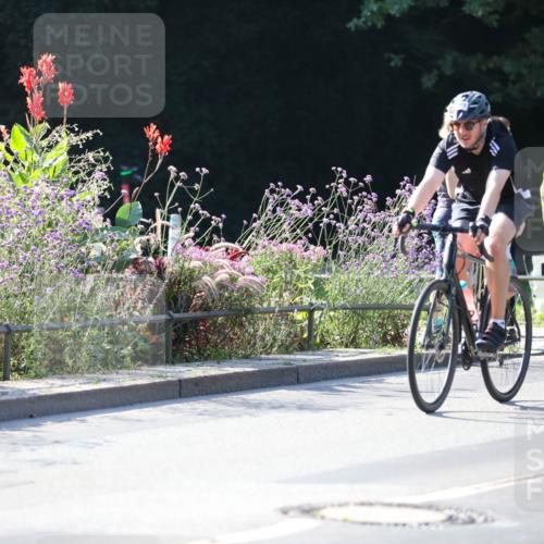 08.09.2024 - Stadtparktriathlon Zöllner http://msf.ph/oto/7021221 08.09.2024 10:21:19 Radfahren 209, 273, 303 meine-sportfotos.de
