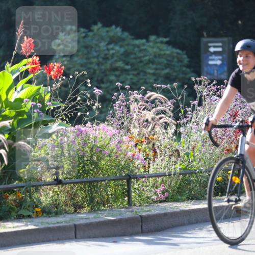 08.09.2024 - Stadtparktriathlon Zöllner http://msf.ph/oto/7021272 08.09.2024 10:21:38 Radfahren 249, 320, 346, 354 meine-sportfotos.de