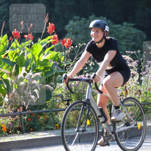08.09.2024 - Stadtparktriathlon Zöllner http://msf.ph/oto/7021278 08.09.2024 10:21:38 Radfahren 249, 320, 346, 354 meine-sportfotos.de