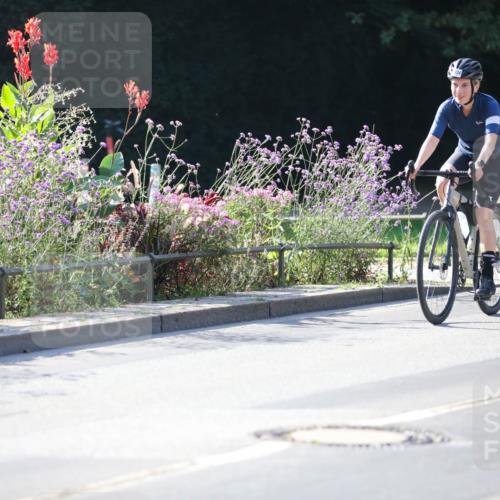 08.09.2024 - Stadtparktriathlon Zöllner http://msf.ph/oto/7021394 08.09.2024 10:22:11 Radfahren 215, 254, 1936 meine-sportfotos.de