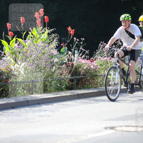 08.09.2024 - Stadtparktriathlon Zöllner http://msf.ph/oto/7021406 08.09.2024 10:22:13 Radfahren 210, 254, 1936 meine-sportfotos.de