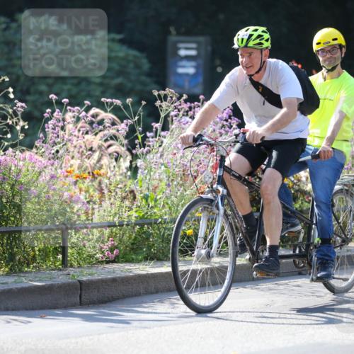 08.09.2024 - Stadtparktriathlon Zöllner http://msf.ph/oto/7021420 08.09.2024 10:22:14 Radfahren 210, 254, 343, 1936 meine-sportfotos.de