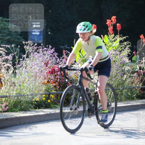 08.09.2024 - Stadtparktriathlon Zöllner http://msf.ph/oto/7021683 08.09.2024 10:23:07 Radfahren 228, 263, 281, 335, 345 meine-sportfotos.de