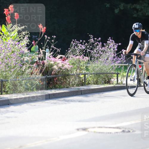 08.09.2024 - Stadtparktriathlon Zöllner http://msf.ph/oto/7022341 08.09.2024 10:26:37 Radfahren 212, 214, 302, 364 meine-sportfotos.de