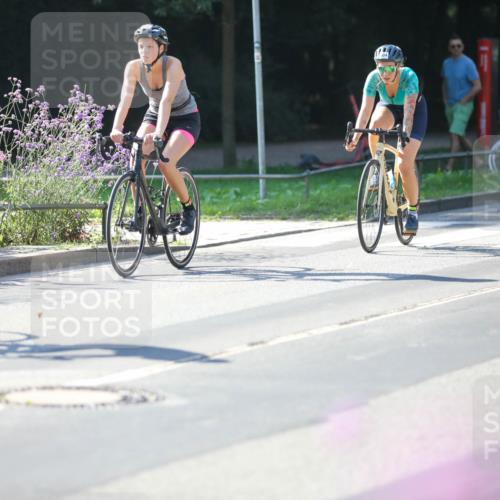 08.09.2024 - Stadtparktriathlon Zöllner http://msf.ph/oto/7022496 08.09.2024 10:27:24 Radfahren 304, 311, 321, 322, 332, 340, 357 meine-sportfotos.de