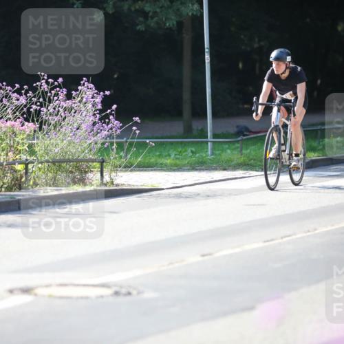 08.09.2024 - Stadtparktriathlon Zöllner http://msf.ph/oto/7023010 08.09.2024 10:30:04 Radfahren 320, 346, 1936 meine-sportfotos.de