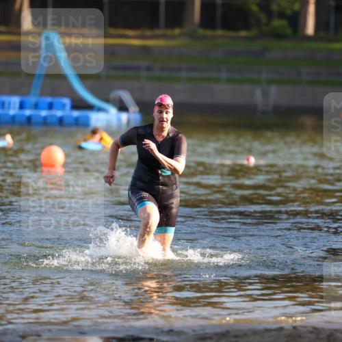 08.09.2024 - Stadtparktriathlon Michael Strokosch http://msf.ph/oto/7023036 08.09.2024 09:10:06 Schwimmen 169, 179 meine-sportfotos.de