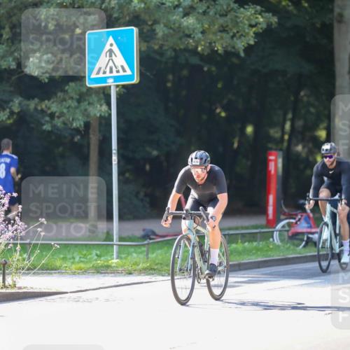 08.09.2024 - Stadtparktriathlon Zöllner http://msf.ph/oto/7023064 08.09.2024 10:38:33 Radfahren 346, 353, 390, 403, 436, 437 meine-sportfotos.de