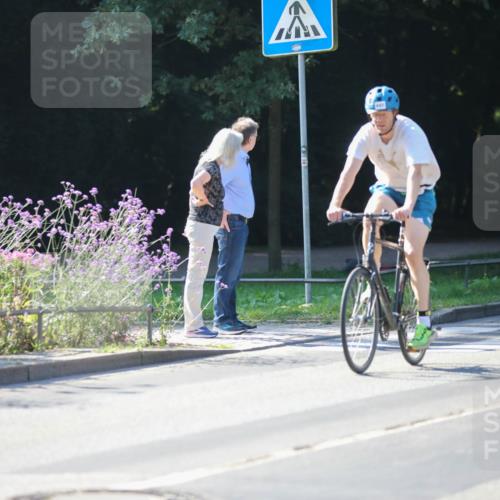 08.09.2024 - Stadtparktriathlon Zöllner http://msf.ph/oto/7023137 08.09.2024 10:38:47 Radfahren 320, 392, 402, 419, 434, 440, 447, 448, 450 meine-sportfotos.de