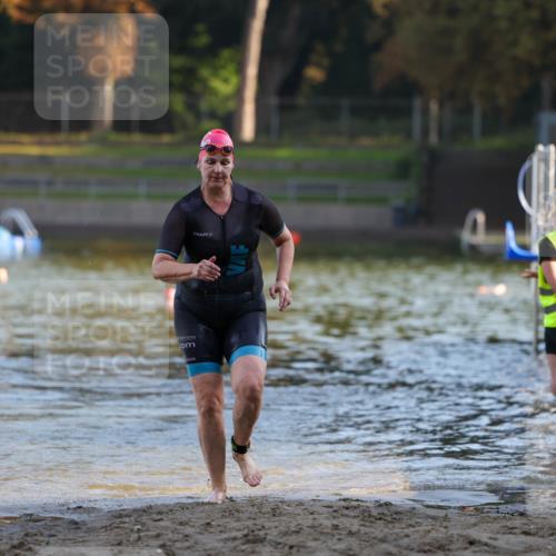 08.09.2024 - Stadtparktriathlon Michael Strokosch http://msf.ph/oto/7023139 08.09.2024 09:10:10 Schwimmen 179 meine-sportfotos.de