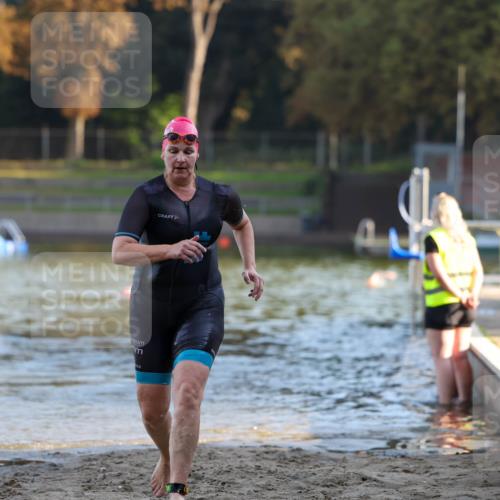 08.09.2024 - Stadtparktriathlon Michael Strokosch http://msf.ph/oto/7023182 08.09.2024 09:10:12 Schwimmen 179 meine-sportfotos.de