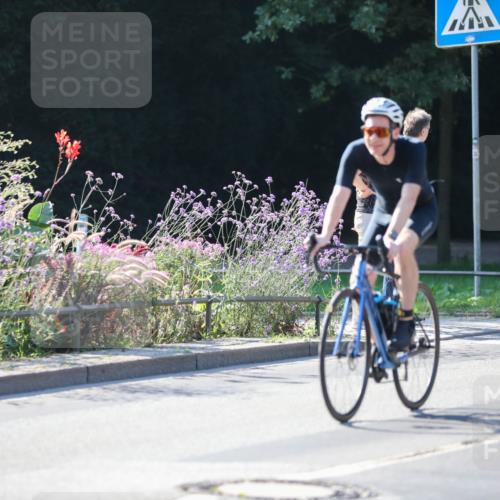 08.09.2024 - Stadtparktriathlon Zöllner http://msf.ph/oto/7023211 08.09.2024 10:38:58 Radfahren 320, 371, 380, 384, 419, 426, 434, 447, 450 meine-sportfotos.de
